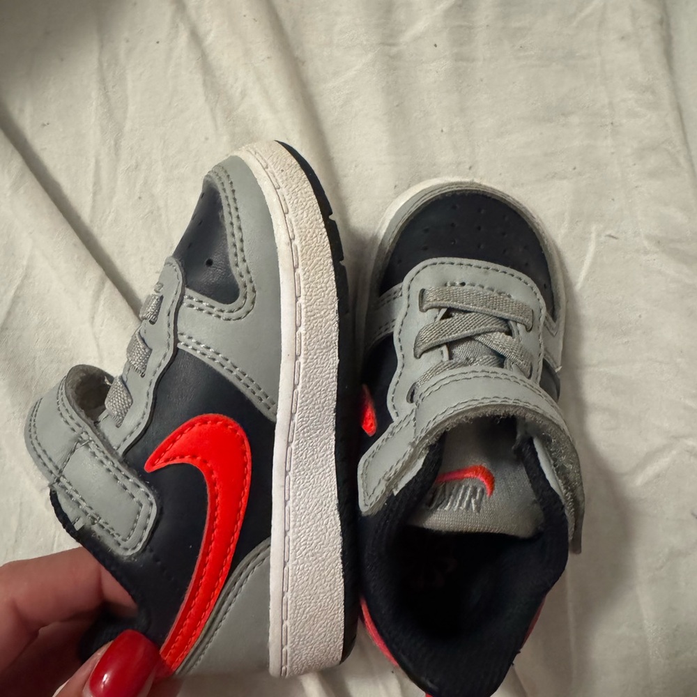 Nike Kids' Black and Gray Sneakers with Red Accents